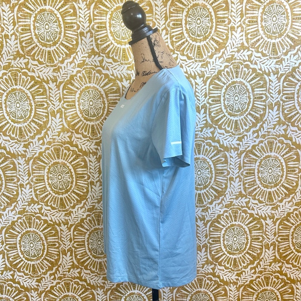2XU Women’s Light Speed Tech Short Sleeve T-Shirt in Sky Blue size XL - Picture 9 of 12